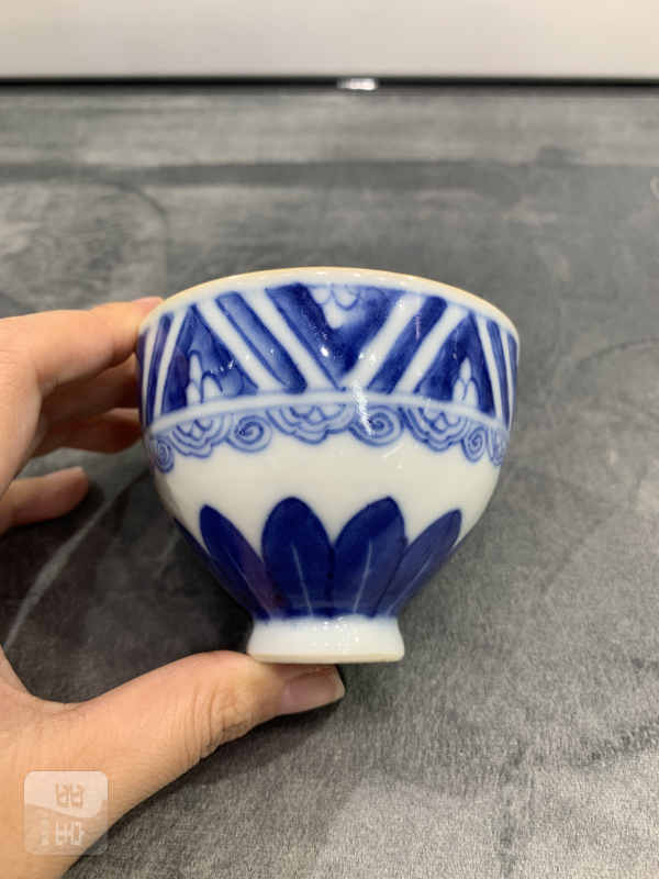 清中期青花蕉叶纹鸡心杯 - 图5